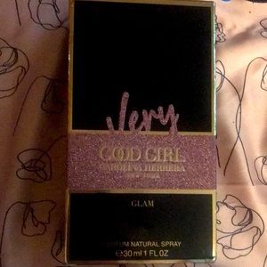 Very Good Girl Carolina Herrera New York~ Glam